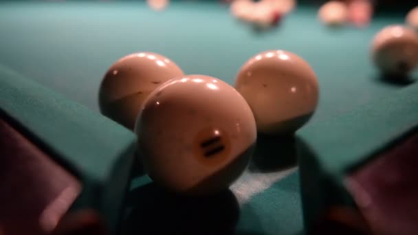 Carambole billards with balls in the corner — Stock Video