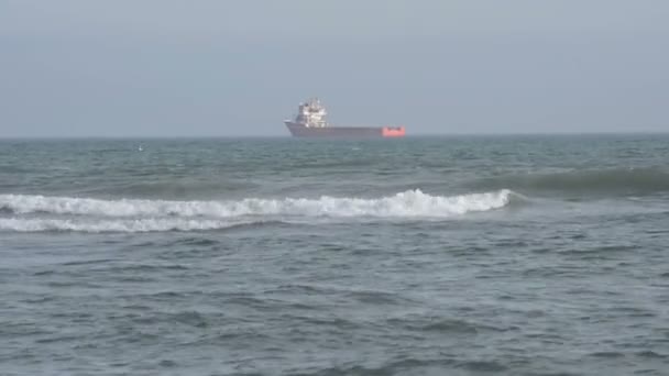 Koopvaardijvloot (schepen) op de weg. De Zwarte Zee, Bulgarije — Stockvideo