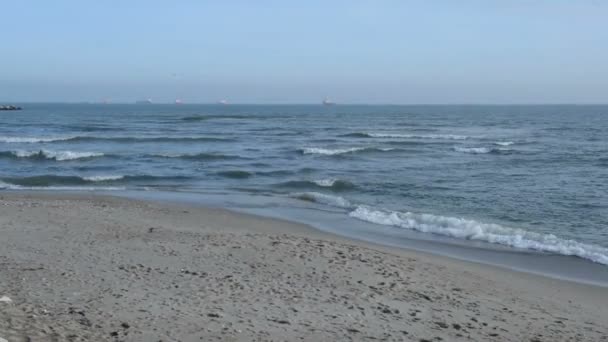 Ondas do mar, praia de areia. Mar Negro, Bulgária — Vídeo de Stock