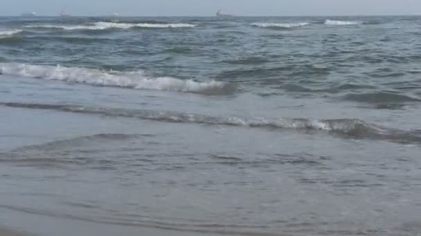 Ondas do mar, praia de areia. Mar Negro, Bulgária — Vídeo de Stock