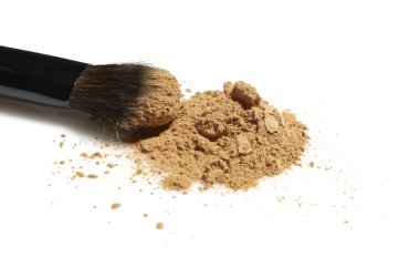 Fırçalı yüz pudrası