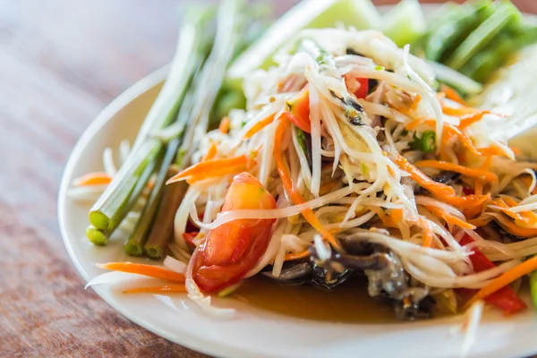 Som Tam es tailandés delicioso sabor caliente y picante ensalada de papaya con cangrejo — Foto de Stock