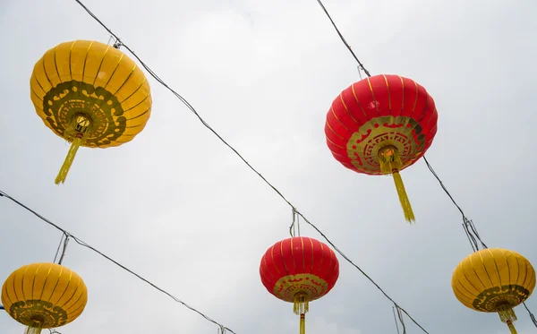 Colorful paper lanterns hanging together — Stock Photo, Image