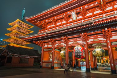 Sensoji Tapınağı Asakusa Tokyo Japonya gece görünümü