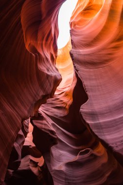 Pozlama ve seçici odak altında Arizona Amerika ile alt antilop Kanyonu