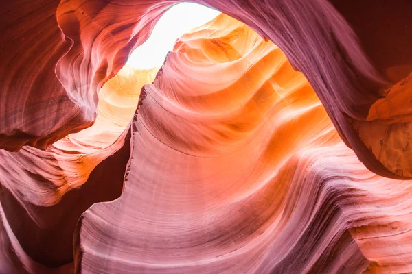 Pozlama ve seçici odak altında Arizona Amerika ile alt antilop Kanyonu — Stok fotoğraf