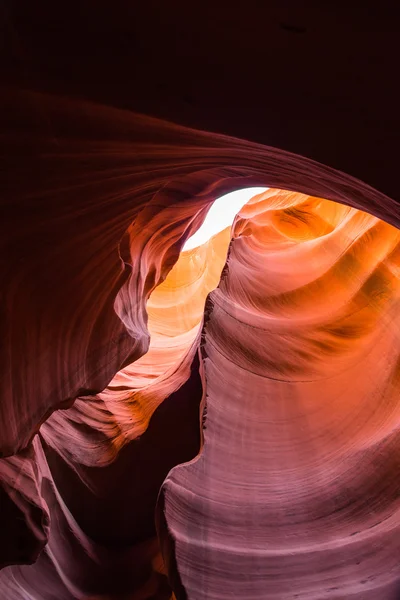 Pozlama ve seçici odak altında Arizona Amerika ile alt antilop Kanyonu — Stok fotoğraf