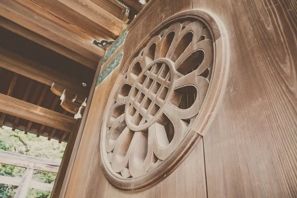 Vieille porte en bois Décorer en spéléologie style japonais dans le temple japonais — Photo