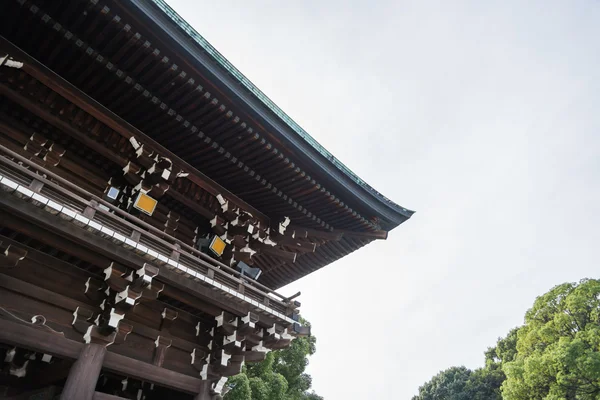 Hölzerner Schrein meiji shinto Tempel in shibuya japan — Stockfoto