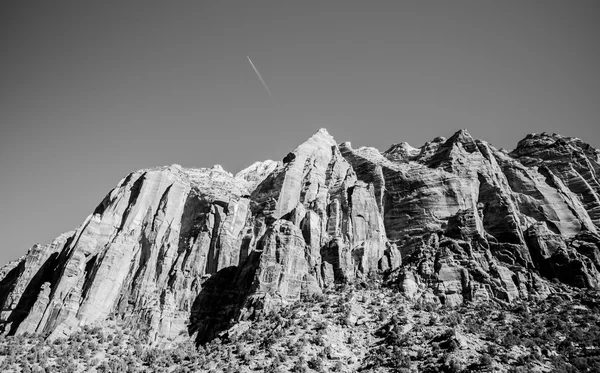 Grande montagne dans le parc national du Grand Canyon Arizona avec style noir et blanc — Photo
