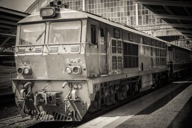 Bangkok, Tayland - 6 Ağustos: Hua Lampong Tren İstasyonu - Tayland Tren İstasyonu Merkezi. 1910 yılında İtalyan ve Alman tarzı tarafından yaratılmıştır. Destek yolcuiçin uzun süre kullanılan dizel tren, Ağustos 6, 2016 Bangkok, Tayland