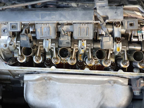 Bovenaanzicht Close Motor Spoel Ventiel Systeem Controle Reparatie Onderhoud Garage — Stockfoto