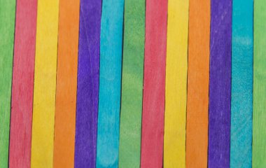 Renkli ahşap çizgili dikey