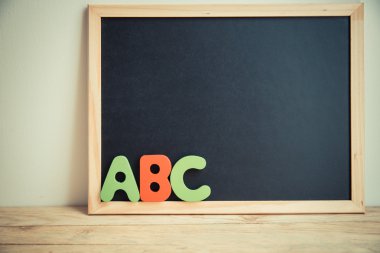 ABC ahşap word ve duvar 2 siyah kurulu