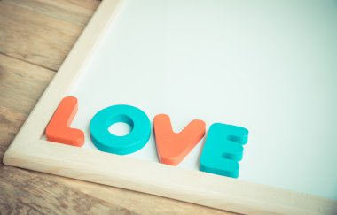 ahşap kelimesini seviyorum beyaz tahta 4 köşede