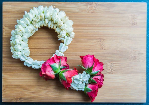 Garland of flower on Wooden floor 3 — Stock Photo, Image