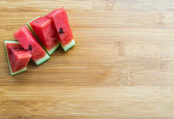 Stück Wassermelone auf hölzernem Hackblock 3 — Stockfoto