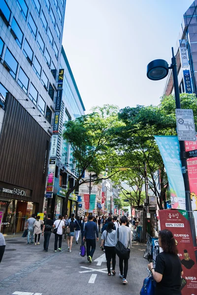 Myeong dong shopping street is center fashion of new generation in South Korea — Stock Photo, Image