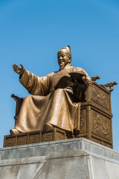 La Estatua del Rey Sejong en la Plaza Gwanghwamun, Seúl, Corea del Sur — Foto de Stock