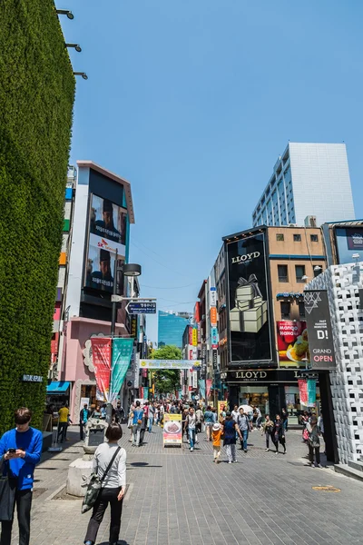 Myeong dongshopping straat in Seoul Zuid-Korea — Stockfoto