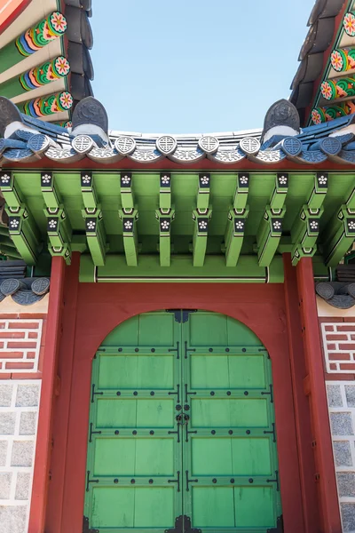 Classic wooden door in Korean Style — Stock Photo, Image