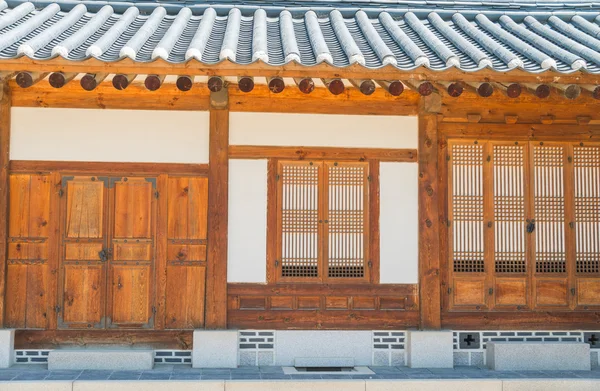 Holzgebäude im koreanischen Stil — Stockfoto