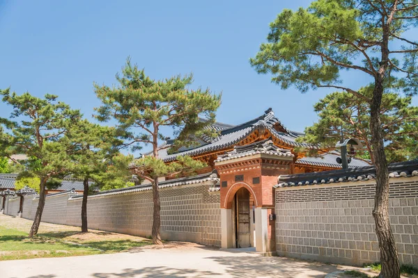 Edificio in legno in stile coreano — Foto Stock