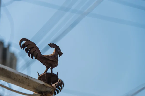 Το καιρικό vane σκουριασμένο κόκορας — Φωτογραφία Αρχείου