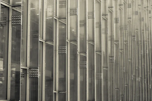 Modèle de colonne en acier dans un style monochrome — Photo