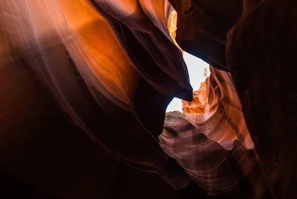 在纳瓦霍人亚利桑那州美国与下曝光风格上羚羊峡谷 — 图库照片