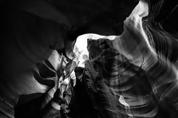 Černobílý pohled na horní antelope canyon v Navajo Arizona Usa — Stock fotografie