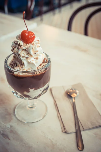 Famoso helado caliente Fudge Sundae en la plaza Ghirardelli — Foto de Stock