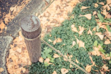 Vintage tarzı bahçe çit ahşap sütun