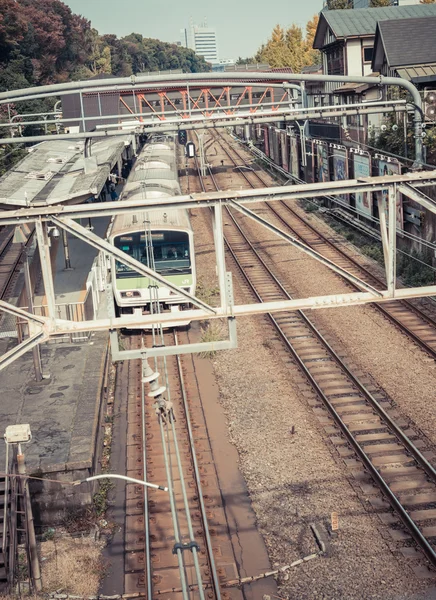 Treno giapponese su rotaia — Foto Stock