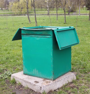 yeşil çöp kutusu