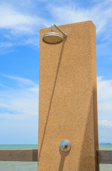  Gökyüzü ile duş başlığı 