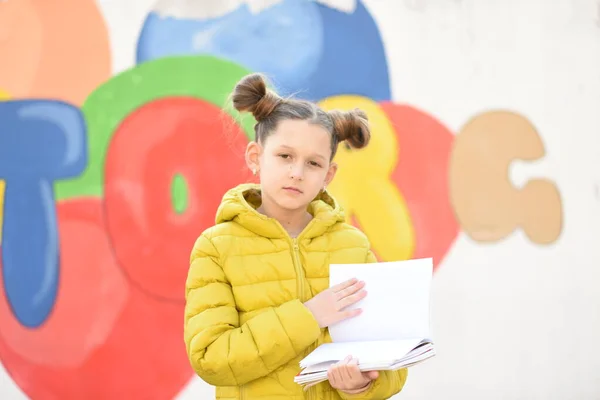 Portrait Preteen Little Girl Copybooks Bright Graffiti Wall — Stock Photo, Image