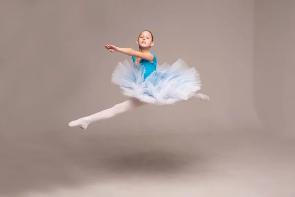 Ballerina Tutù Balletto Scarpe Punta Ballerina Bambina Sta Ballando Ragazza — Foto Stock