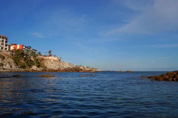 Building on the scale with ocean view — Stock Photo, Image