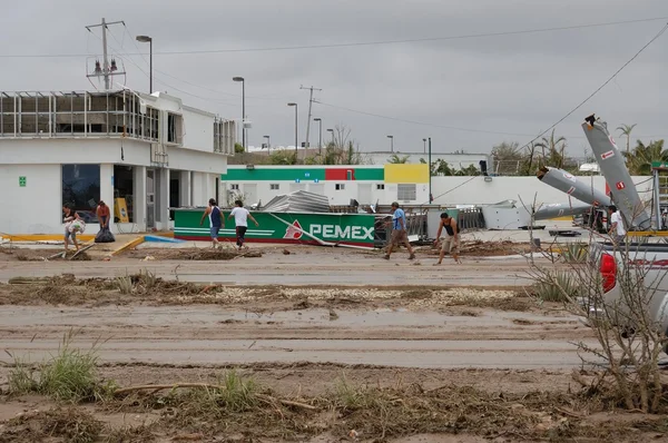 Gazstation destruido por el huracán Odile — Foto de Stock