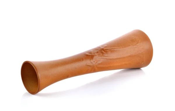 Beyaz arkaplanda kil vazo izole