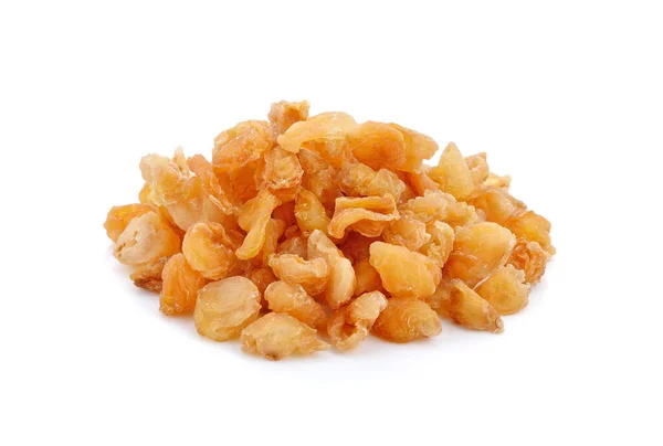 Kurumuş Longan beyaz arkaplanda izole edildi