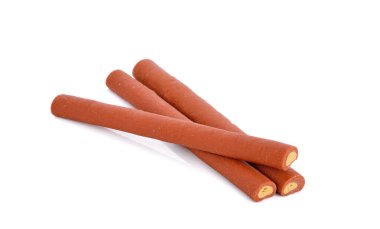 Beyaz arka planda köpek maması (Köpek maması, abur cubur)