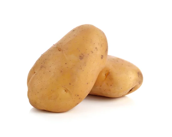 Patatesler beyaz arkaplanda izole