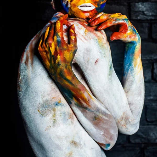 Menschliche Leinwand Mädchen mit Kunst Körperbemalung — Stockfoto
