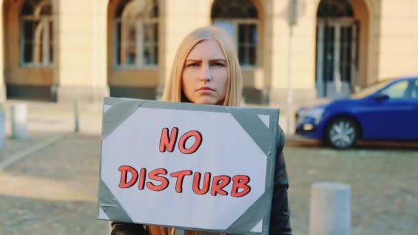 Žádný rušivý slogan na protestní procházce — Stock video