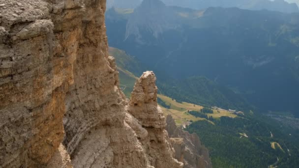 Atemberaubender Blick auf Tal und Felsen — Stockvideo