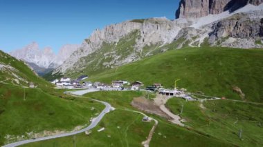 İtalya 'daki Dolomitler' deki turizm altyapısı