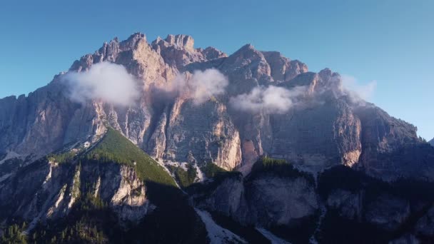Cenário surpreendente de Dolomitas italianas em nuvens — Vídeo de Stock
