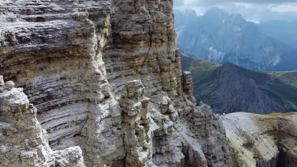 Belas falésias nas Dolomitas. — Vídeo de Stock